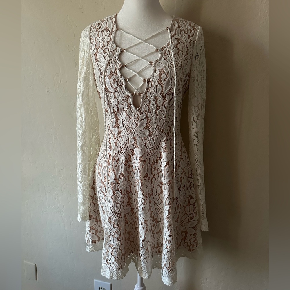 Forever 21 long sleeve lace dress